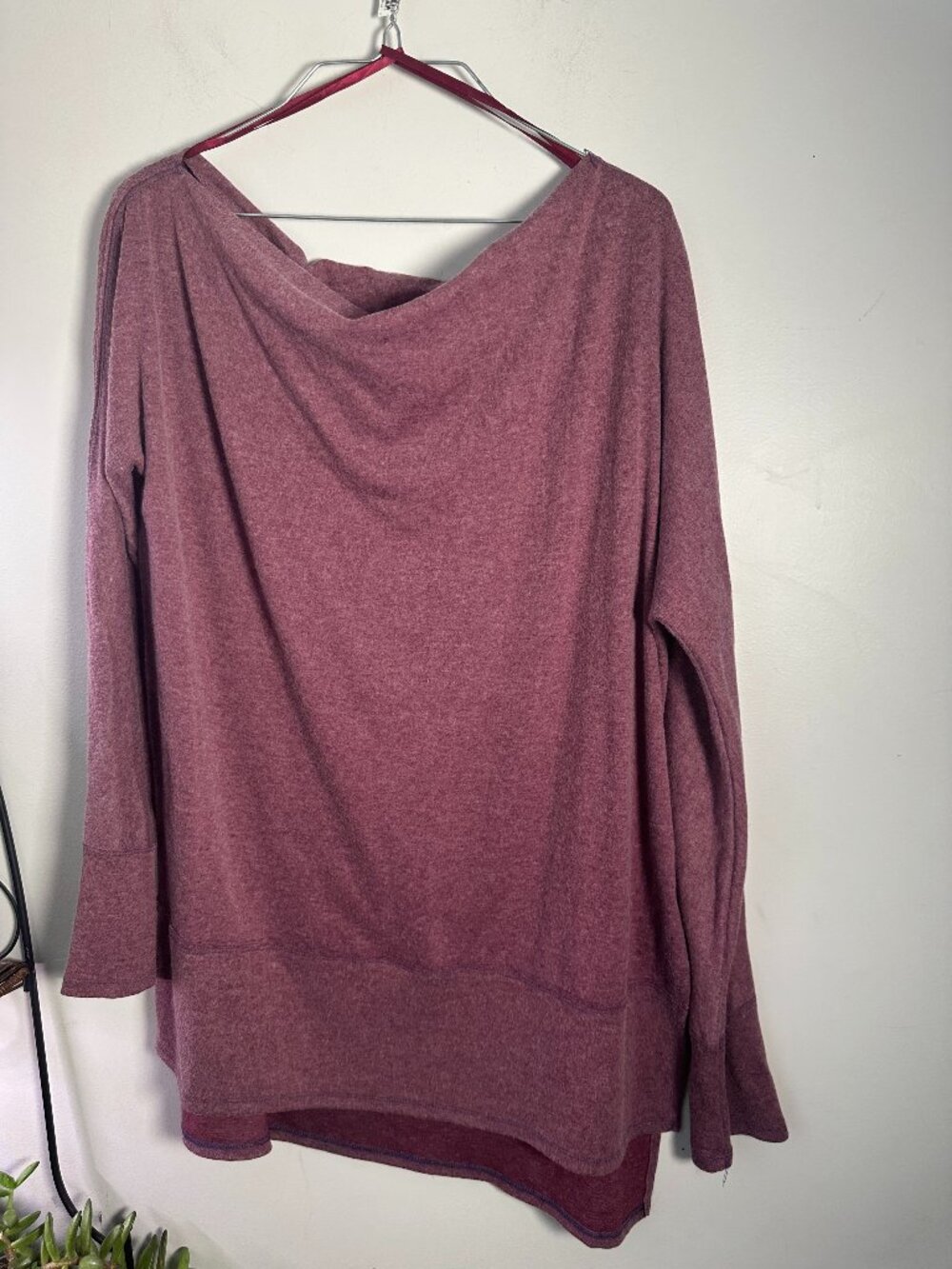 EUC Easel Los Angeles Womens Plum Purple Shirt Top Blouse L Large Soft